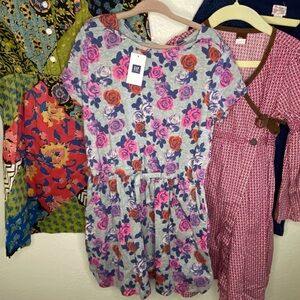 Gap Floral Kids romper Small (6-7)